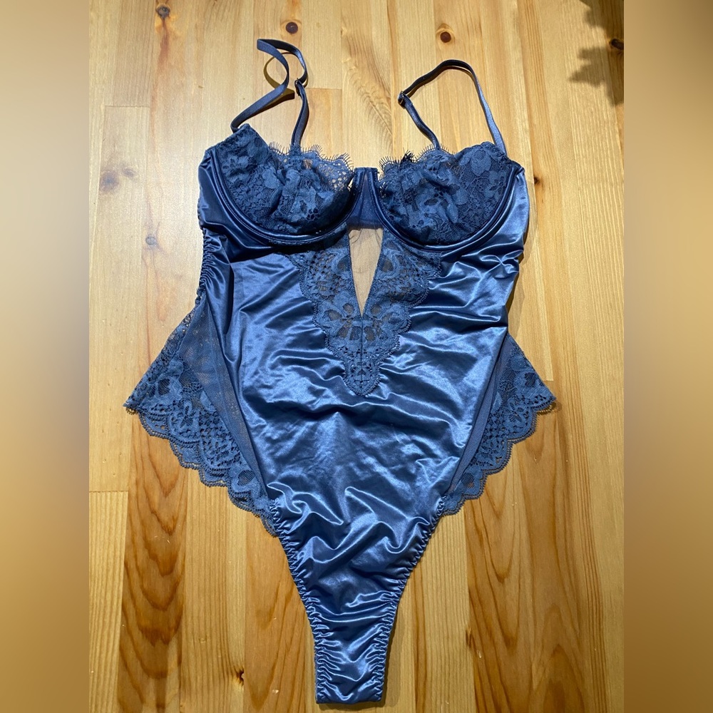 Gorgeous Victoria’s Secret teddy size M